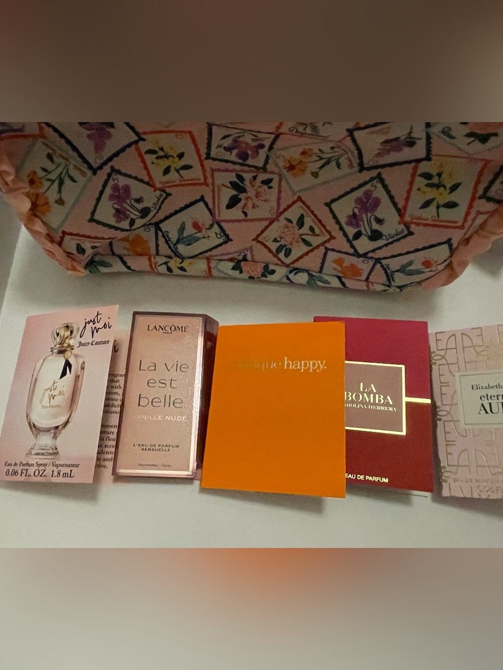 Women’s Floral Pink Makeup Bag with Assorted 5 Card Samples - Picture 3 of 10